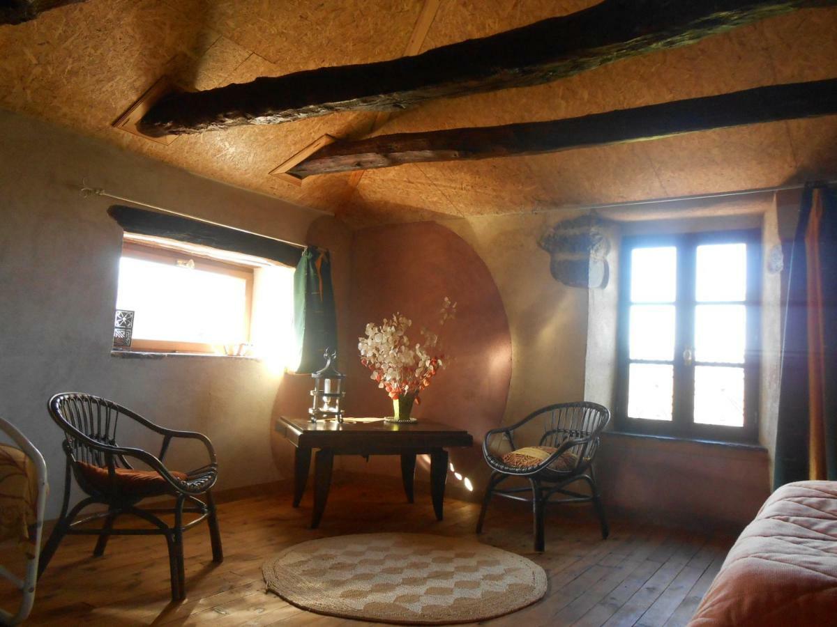 Chambre D'Hotes Des Monts Saint-Izaire Екстериор снимка