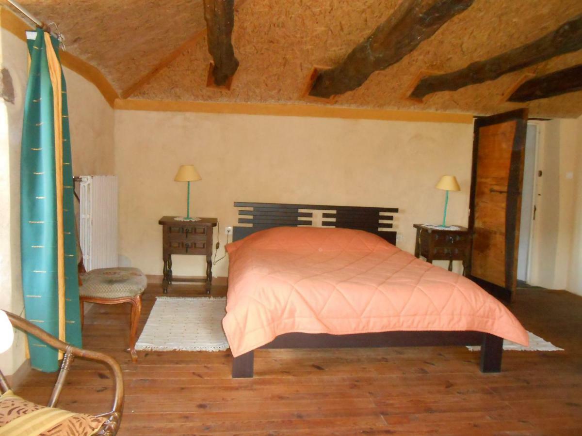 Chambre D'Hotes Des Monts Saint-Izaire Екстериор снимка