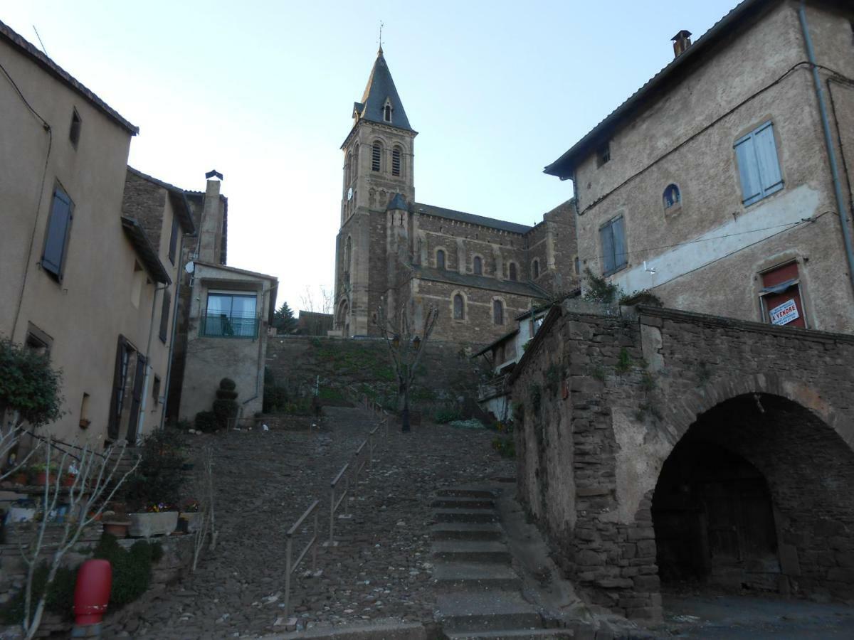 Chambre D'Hotes Des Monts Saint-Izaire Екстериор снимка